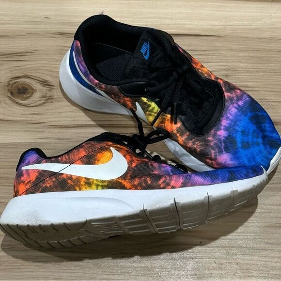 Nike Tanjun Print Tie Dye Sneakers Boys 6 - Picture 2 of 6